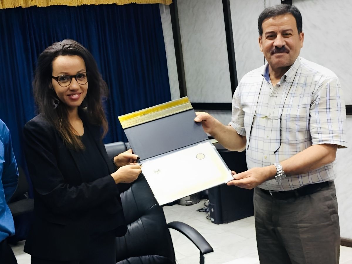 Nesrine Schüßler at a certificate handover